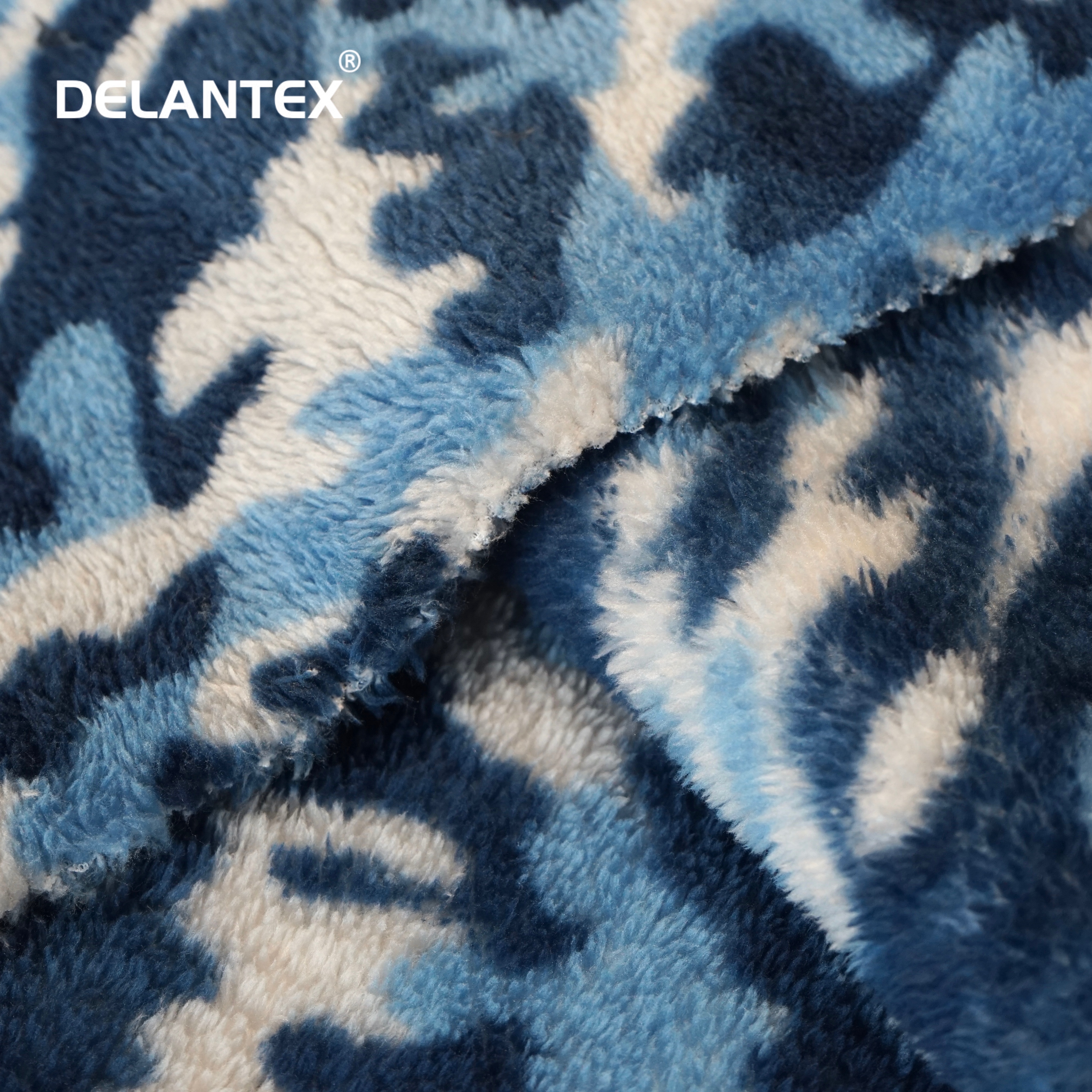 Delantex 100% Polyester Flannel Fleece Blanket Dot Animal Pattern Christmas Check Fabric Blankets and Throws